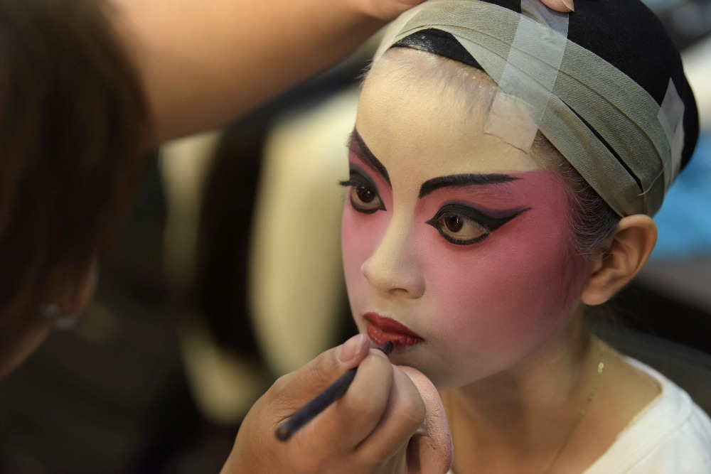 香港八和会馆致力培训粤剧界台前幕后的接班人 香港八和会馆致力培训粤剧界台前幕后的接班人