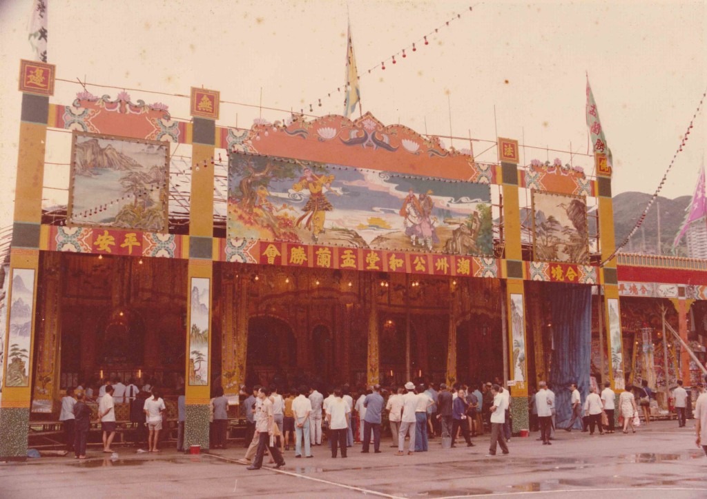 香港約有100至120萬的潮州籍人士，佔香港總人口的六分之一