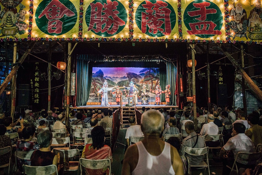 潮人盂蘭勝會最主要目的是祭祀祖先及陰曹無祀孤鬼，而現場的神功戲及熱鬧的小食攤販則帶來當時難得的娛樂活動。