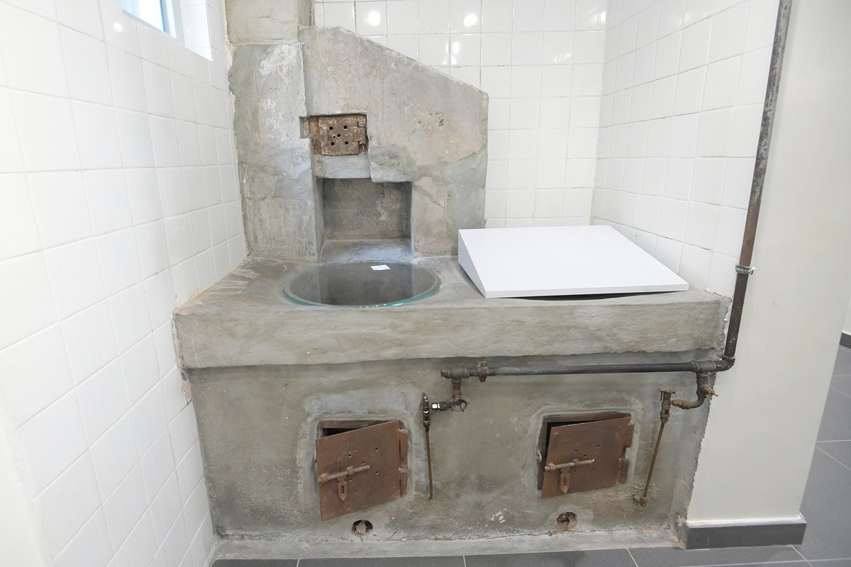 圖為未活化翻新前的必列啫士街街市「劏雞房」。