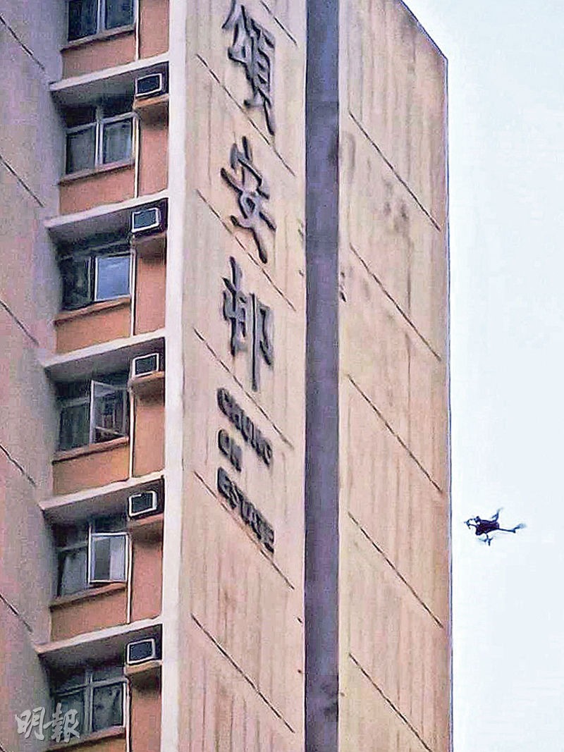 近日警方利用無人機高空偵測馬鞍山頌安邨的聚賭黑點。