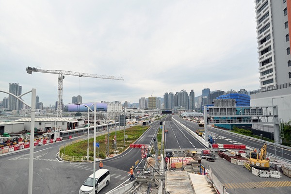 6號幹線T2主幹路及茶果嶺隧道工程，使用了「地空協同隧道自動檢測系統」。
