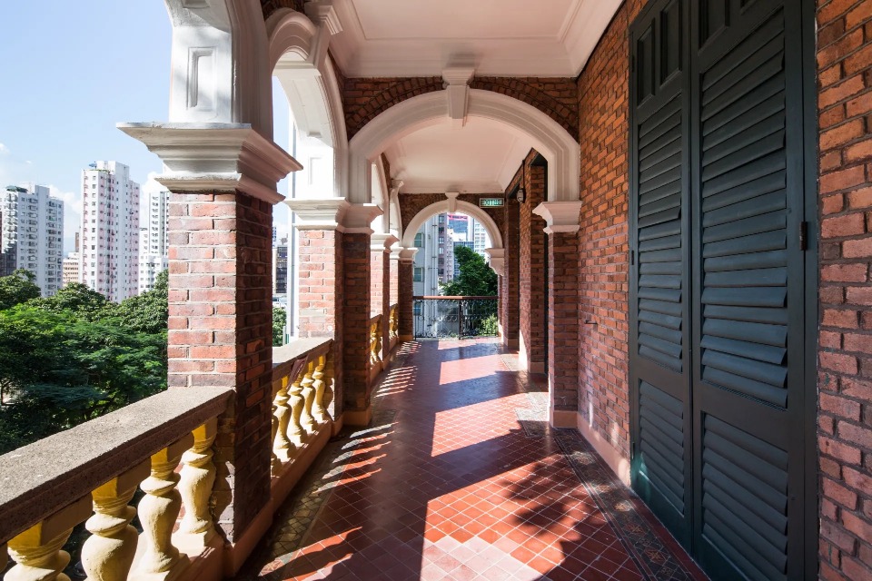 香港醫學博物館的拱廊和露台