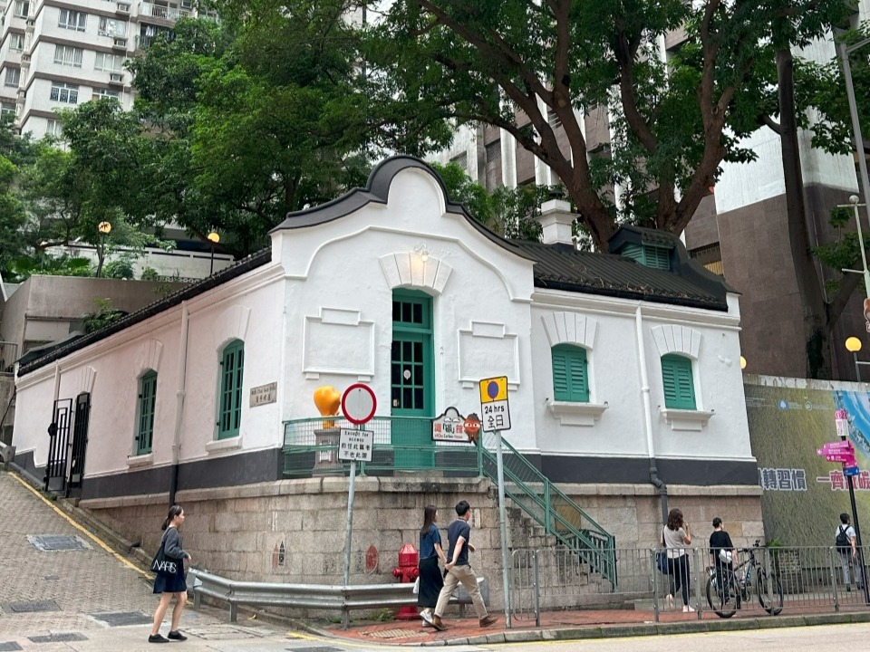 舊灣仔郵政局現已變為識「碳」館 舊灣仔郵政局現已變為識「碳」館