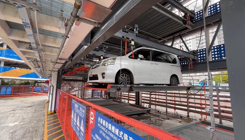 油麻地海泓道停車場提供117個自動泊車位，採用五組各四層高的拼圖型自動泊車系統。