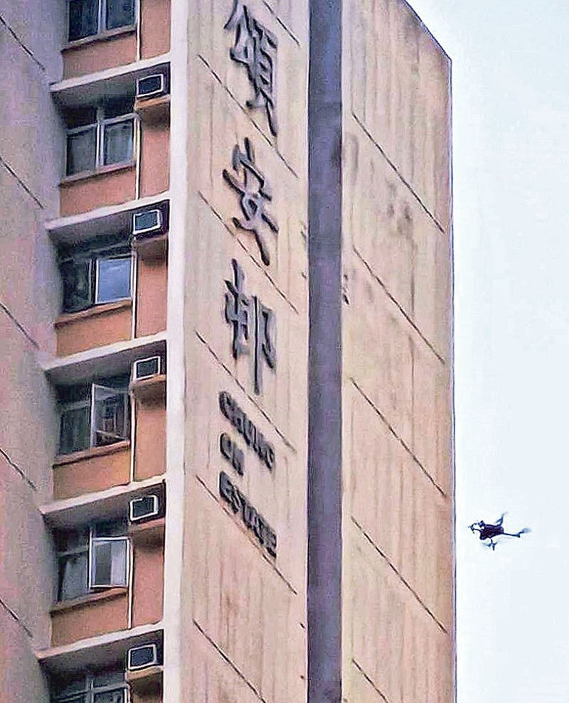 無人機高空偵測 近日警方利用無人機高空偵測馬鞍山頌安邨的聚賭黑點。