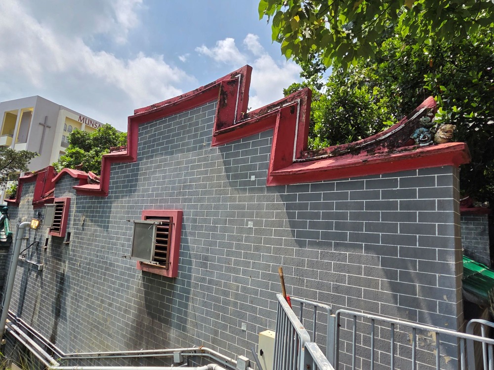 九龍城侯王古廟後方近距離欣賞香港少見的五嶽朝天式山牆。 九龍城侯王古廟後方近距離欣賞香港少見的五嶽朝天式山牆。