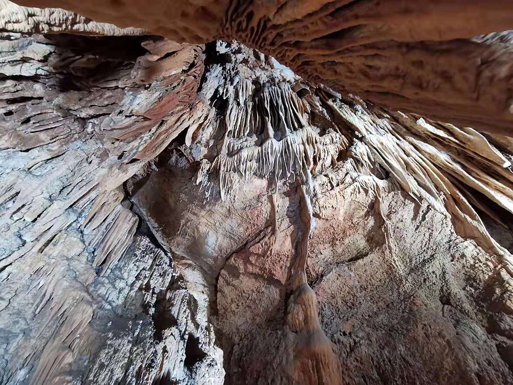 Alu Ancient Cave, Yunnan