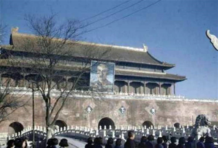 神州冷知识|天安门挂过12人的画像?毛泽东画像有8个版本? | 人文地理 | 通识中国 | 当代中国