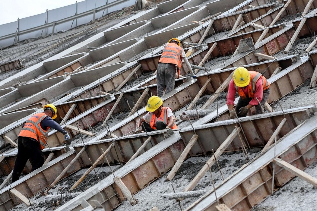 The Pinglu Canal is expected to open for navigation in 2026, and workers are stepping up construction work.
