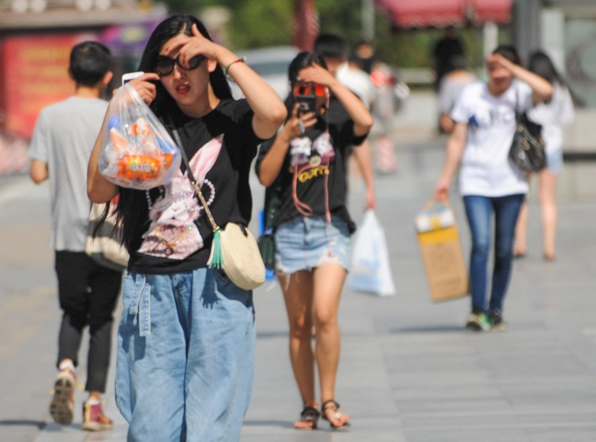 Wuhan summer Wuhan in Hubei Province is one of China's top three hottest cities.