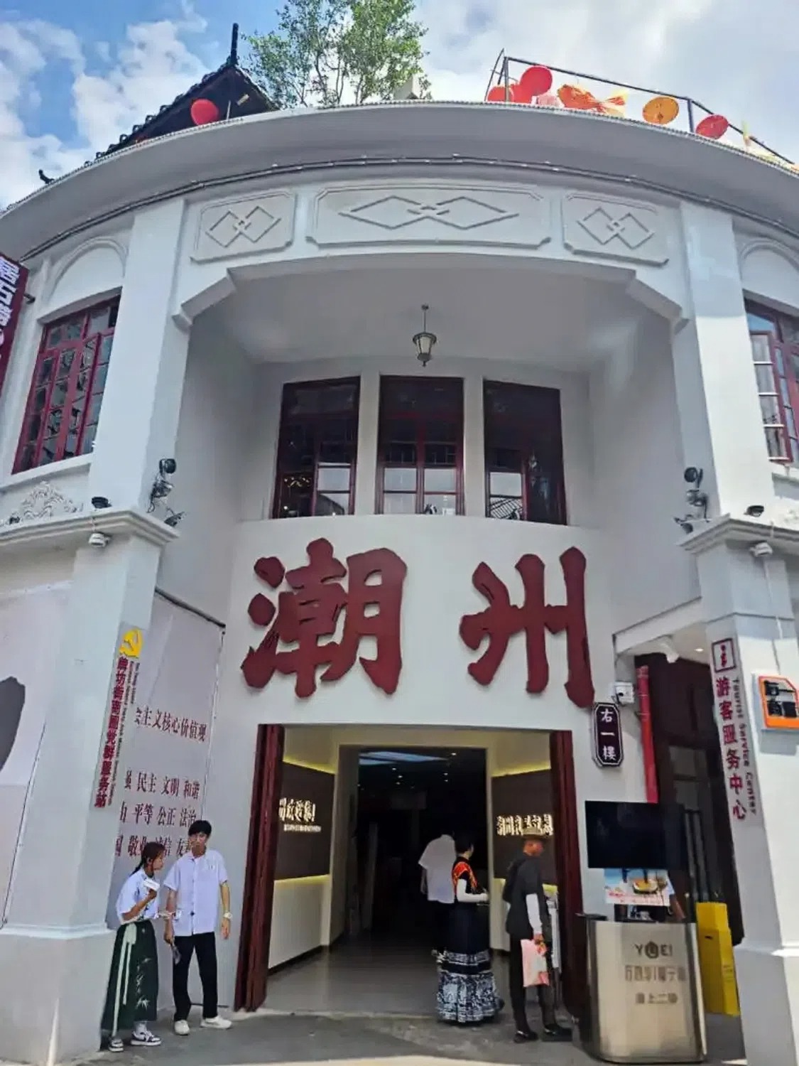 Chaozhou City in Guangdong has a population of over 2 million and a developed tourism industry.