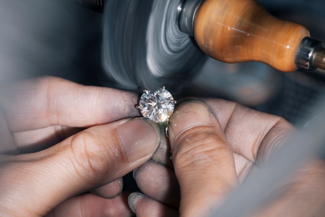 On average, gem-quality diamonds account for 20% or less of all diamonds.
