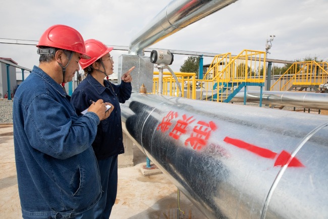 Russia has built pipelines to transport oil to China; the picture shows an employee inspecting equipment at a petrochemical plant in Daqing, Heilongjiang, which uses crude oil from Russia.