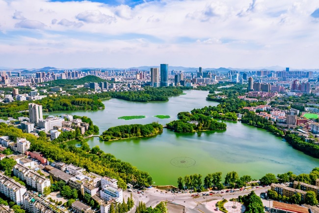 安徽馬鞍山市因鋼鐵業而興。圖為馬鞍山市市容。