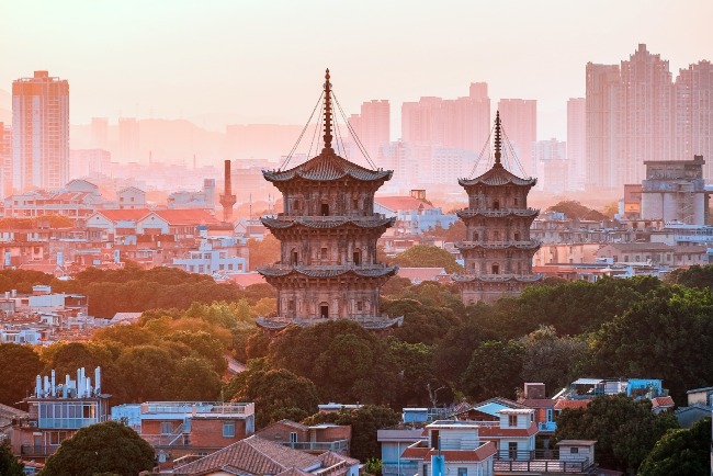 泉州經濟實力強，但市區人口不足，致修建地鐵的計劃未能實現。