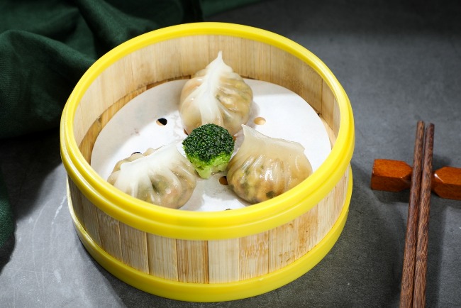 潮州粉果是酒樓常見的點心，很受食客歡迎。