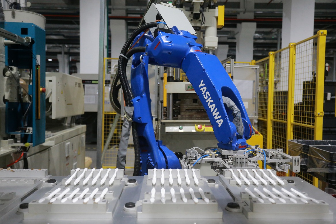 Inside a 'dark factory' of a toothbrush enterprise in Hangji Town, robotic arms automatically complete the processes from injection moulding and bristle tufting to packaging in an unmanned workshop, reflecting the upgrade from manufacturing to intelligent manufacturing.