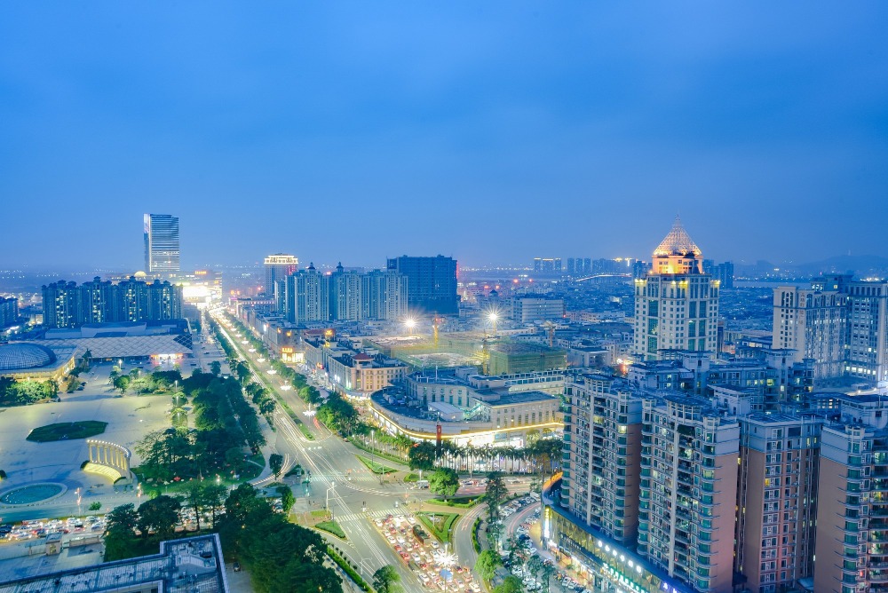  入夜後的中山古鎮，街道兩旁都是閃閃發光的燈飾，「中國燈飾之都」果真名不虛傳。 