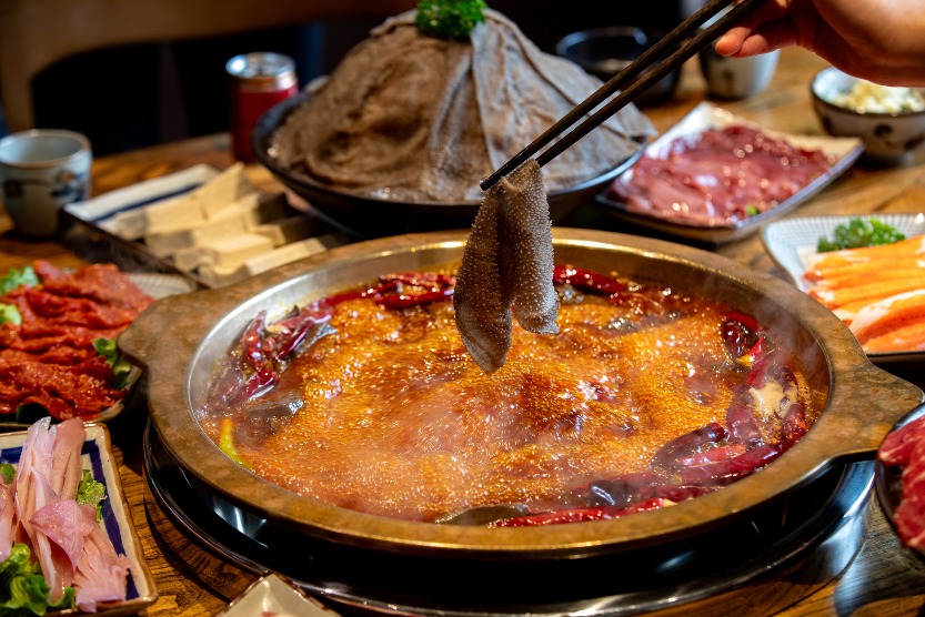 四川廣漢市為中國火鍋食材之都。廣漢的火鍋牛油，佔據全國市場三成份額，川渝地區六成以上鮮毛肚都是「廣漢製造」。