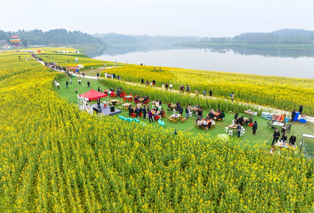 四川廣漢火鍋公園 四川廣漢市為中國火鍋食材之都。廣漢的火鍋牛油,佔據全國市場三成份額,川渝地區六成以上鮮毛肚都是「廣漢製造」。