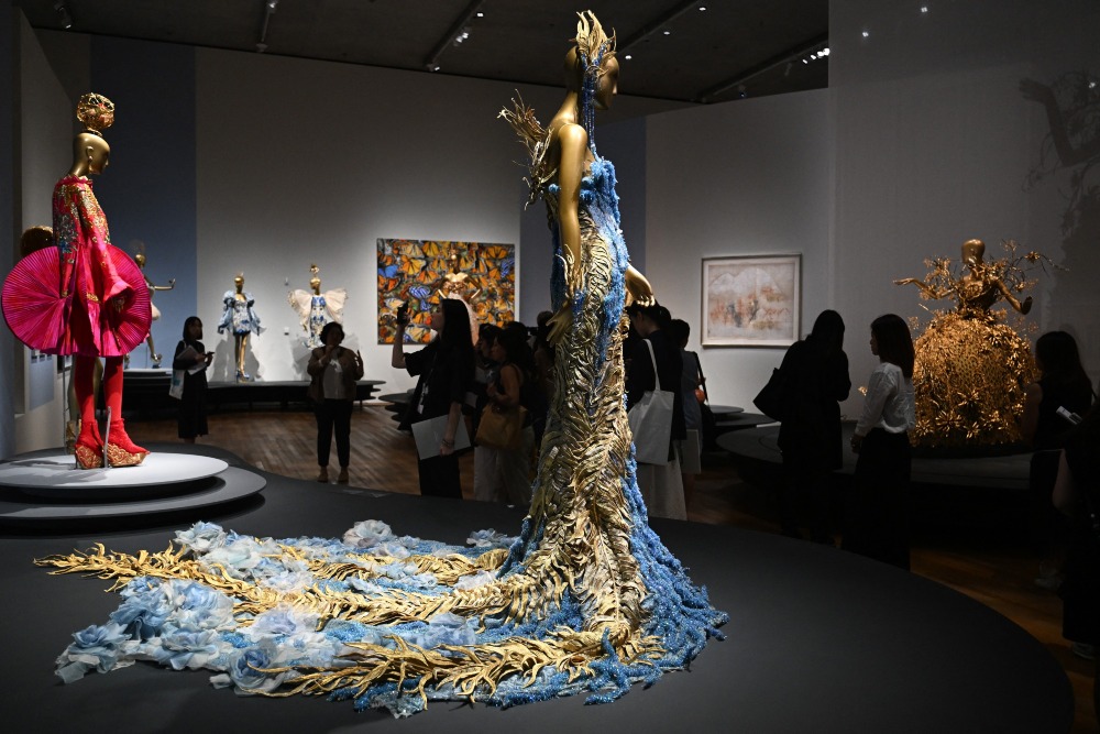 2024年9月，郭培在香港M+博物館舉行「郭培：藝想天開」展覽