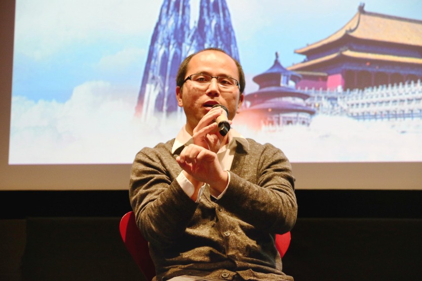 葉君以公眾號「笨小孩葉君」之名，寫下1759條內容，分享對文物、對日常及自己所思所想。