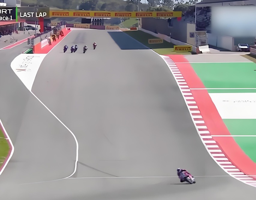 張雪 法國車手駕駛張雪機車的820RR-RS賽車,以近4秒優勢奪得世界超級電單車錦標賽葡萄牙站冠軍。