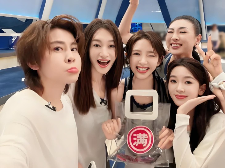 王濛參與綜藝節目《乘風2026》（即《乘風破浪的姐姐》第七季），跟不少女藝人成為好友。