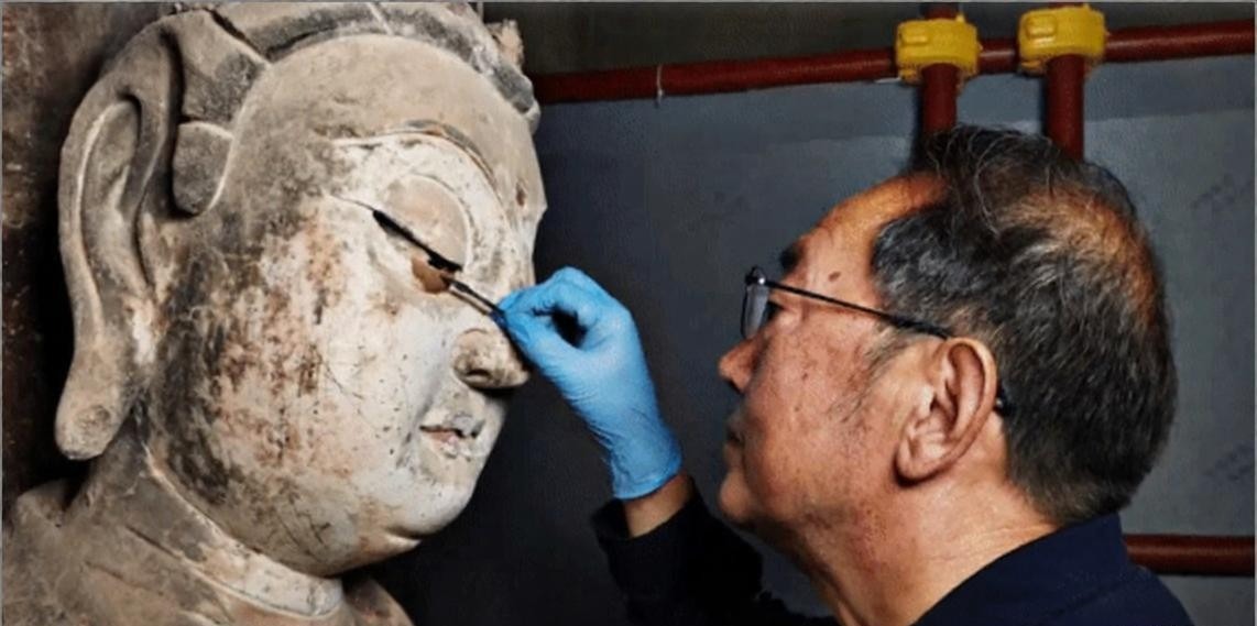 樊再軒 樊再軒曾修復跟敦煌莫高窟齊名的甘肅麥積山石窟,當中以修復眼睛難度最大。
