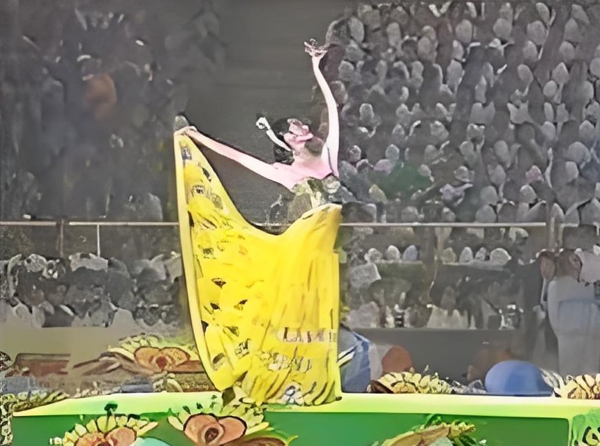 楊麗萍 1990年北京第十一屆亞洲運動會閉幕禮上,楊麗萍演出代表作《雀之靈》,驚艷全場。