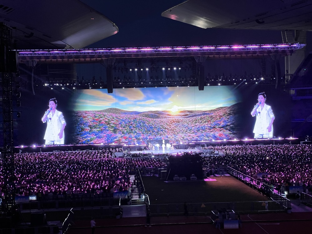 鳳凰傳奇全國巡迴演唱會 2026年,鳳凰傳奇重啟「吉祥如意」全國巡迴演唱會,圖為廣東站演出。