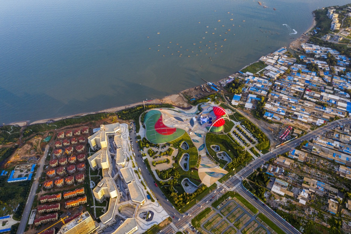 遼寧葫蘆島興城市中國泳裝名城比基尼廣場