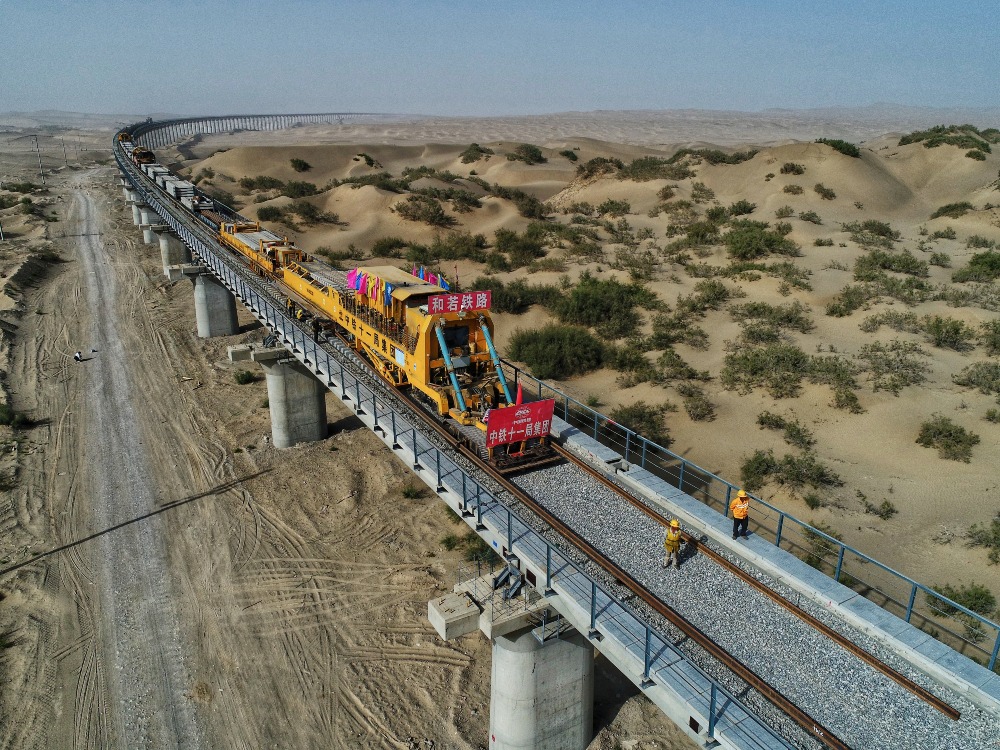 當代中國-超級工程-新疆和若鐵路通車5