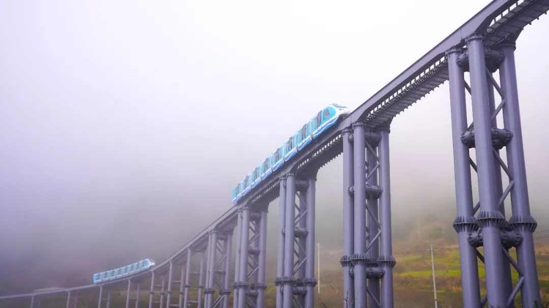 野玉海單軌高架觀光火車-貴州六盤水-穿雲駕霧