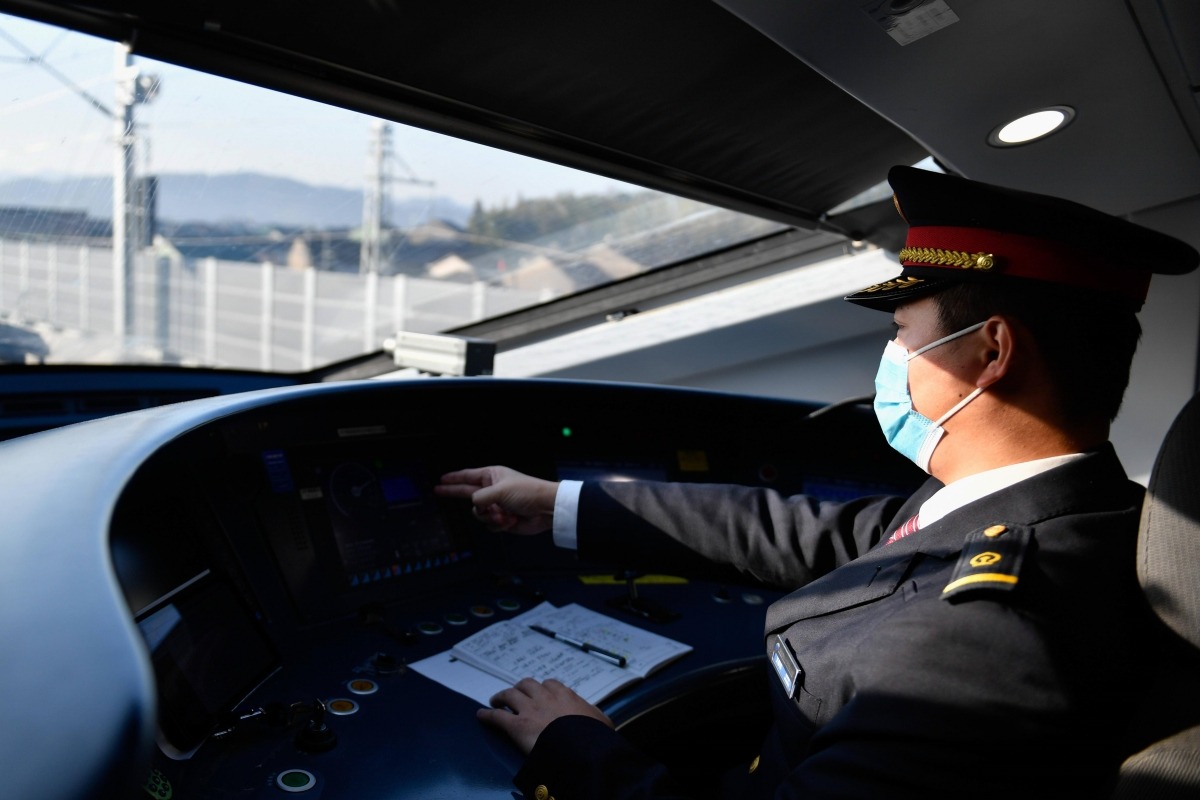 The environment ahead can affect the high-speed train driver's line of sight, so lighting is extremely important.