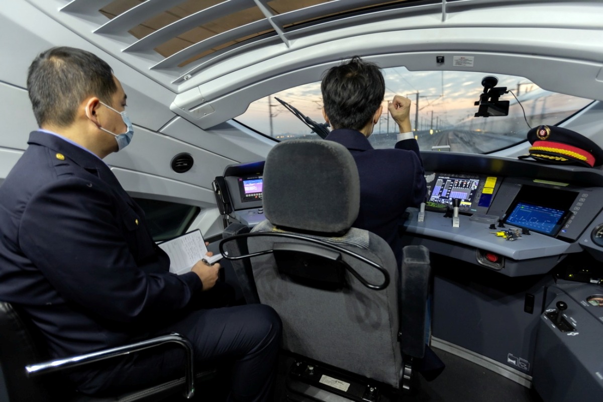 The personnel operating the "dynamic inspection confirmation train"