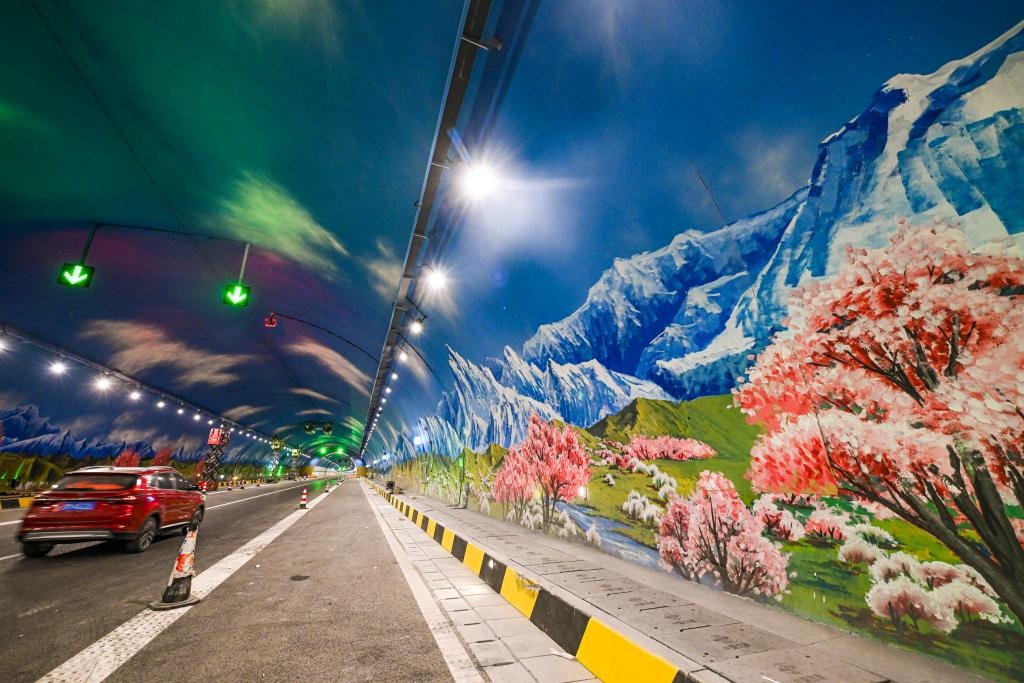 Tianshan Shengli Tunnel painted murals