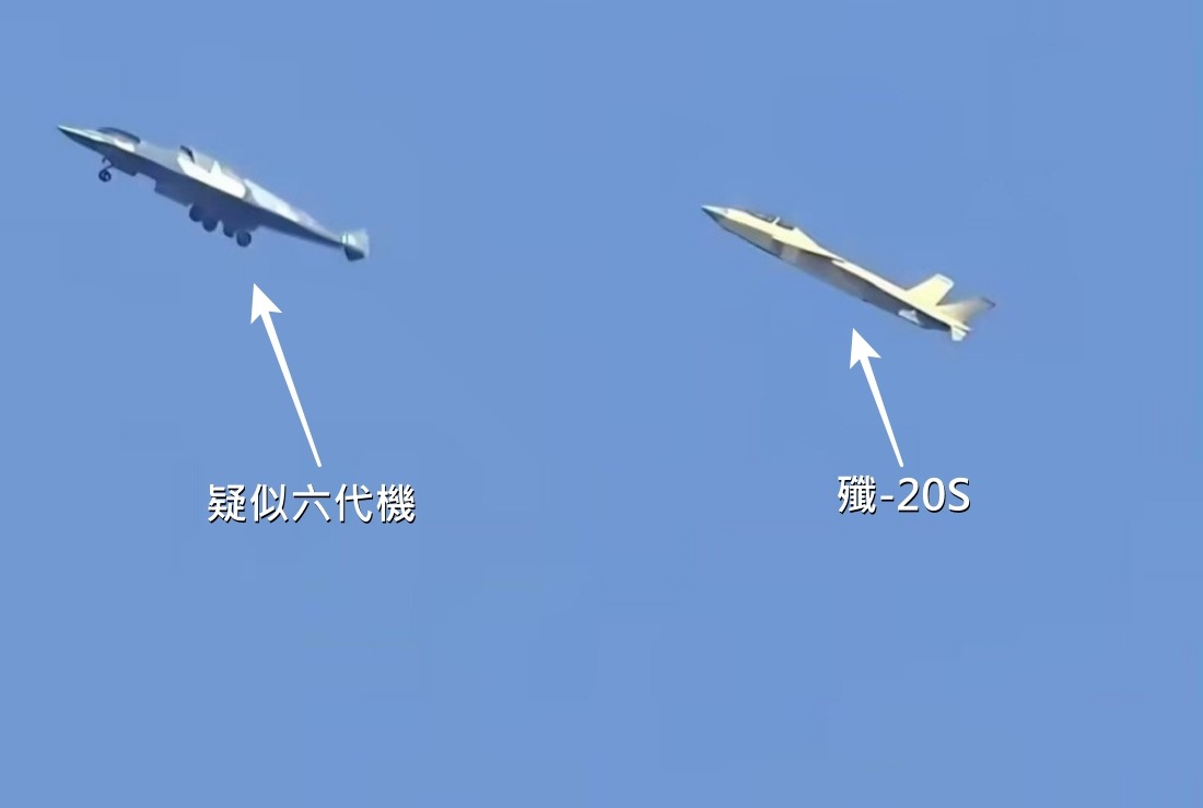 在成都上空出現的疑似六代機,全程由雙座版「殲-20S」伴飛。(網上圖片) 在成都上空出現的疑似六代機,全程由雙座版「殲-20S」伴飛。(網上圖片)