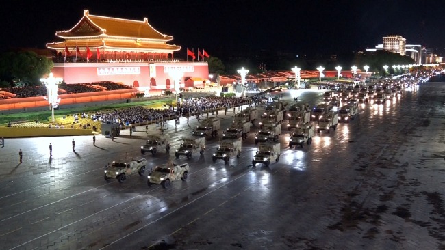 2025年“9‧3大阅兵”展示的均为解放军现役武器。图为阅兵前的演练。