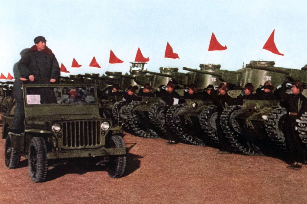 开国大典前，领导人毛泽东曾在西苑机场检阅部队。（网上图片）