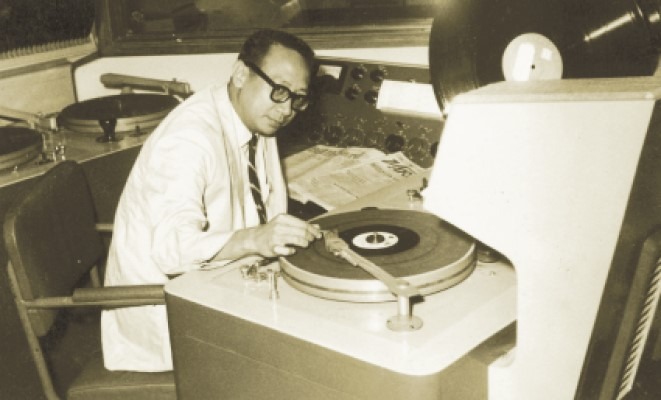 Uncle Ray在麗的呼聲擔任DJ Uncle Ray在麗的呼聲擔任DJ