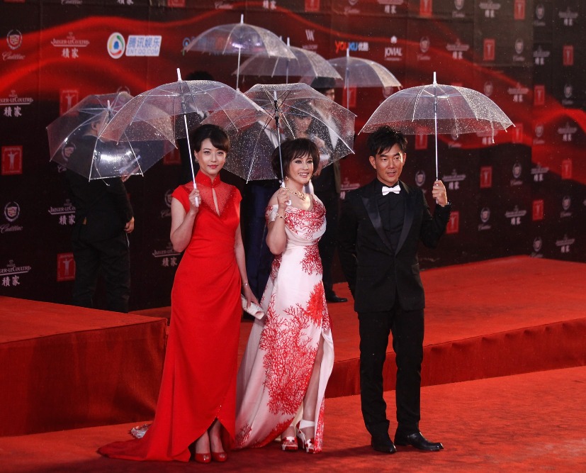 周海媚(左)和劉曉慶(中)、任賢齊(右) 周海媚(左)和劉曉慶(中)、任賢齊(右)