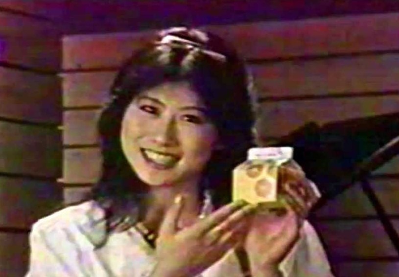 1980年,葉蒨文在台灣拍攝的果汁廣告。 1980年,葉蒨文在台灣拍攝的果汁廣告。