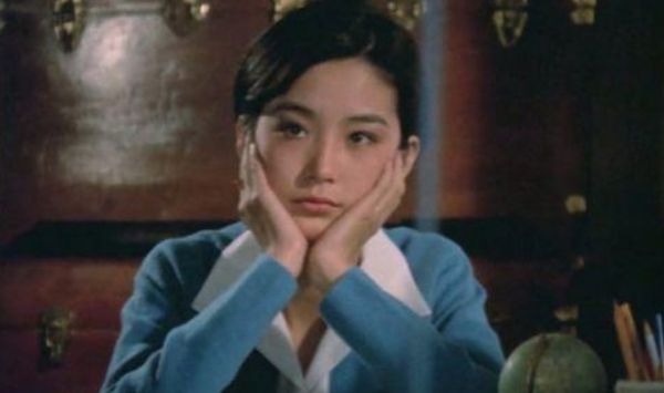 《窗外》林青霞 氣質清純的林青霞擔演《窗外》,演活女學生深陷師生戀的角色。