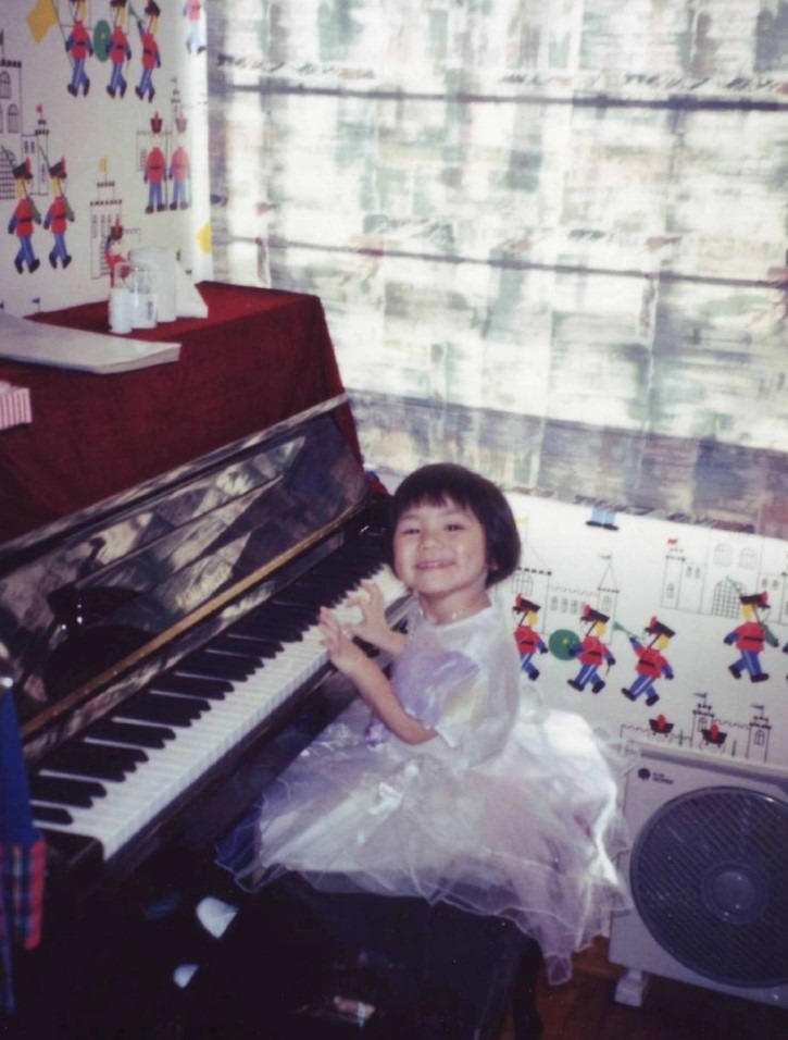 邓紫棋4岁开始学弹钢琴。