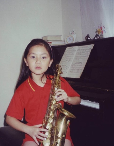 除了弹钢琴，邓紫棋也会吹色士风（Saxophone）。