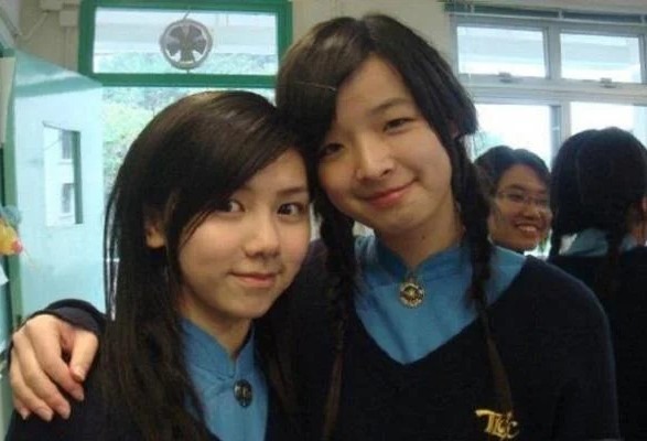 邓紫棋（左）的中学时期照片，青春可人。