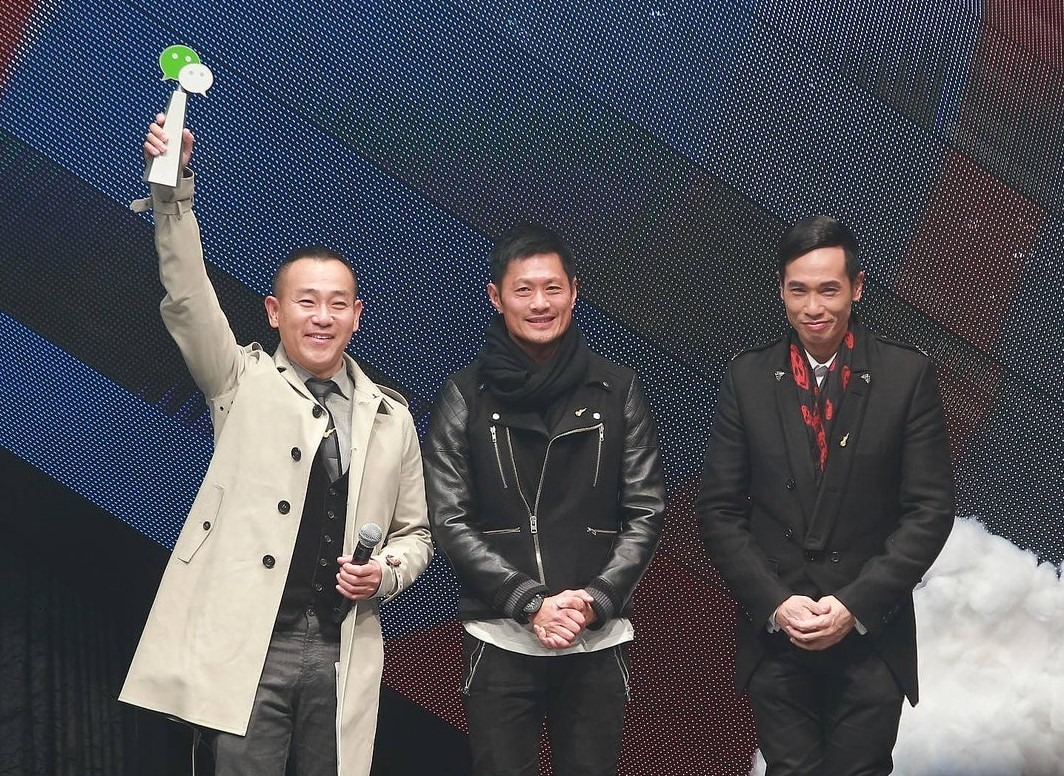 《天与地》片尾曲《年少无知》赢2012年度“叱咤乐坛我最喜爱的歌曲大奖”。