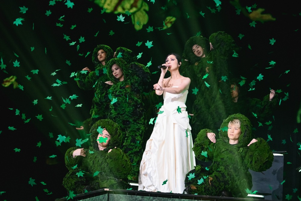 2023年5月至2025年1月，杨千嬅举行第二次世界巡回演唱会《My tree of my Live》。图为广州终点站